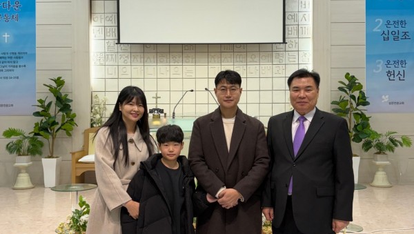 ２０２６０１１８—최성준、박은하 집사、최단희 학생.jpg